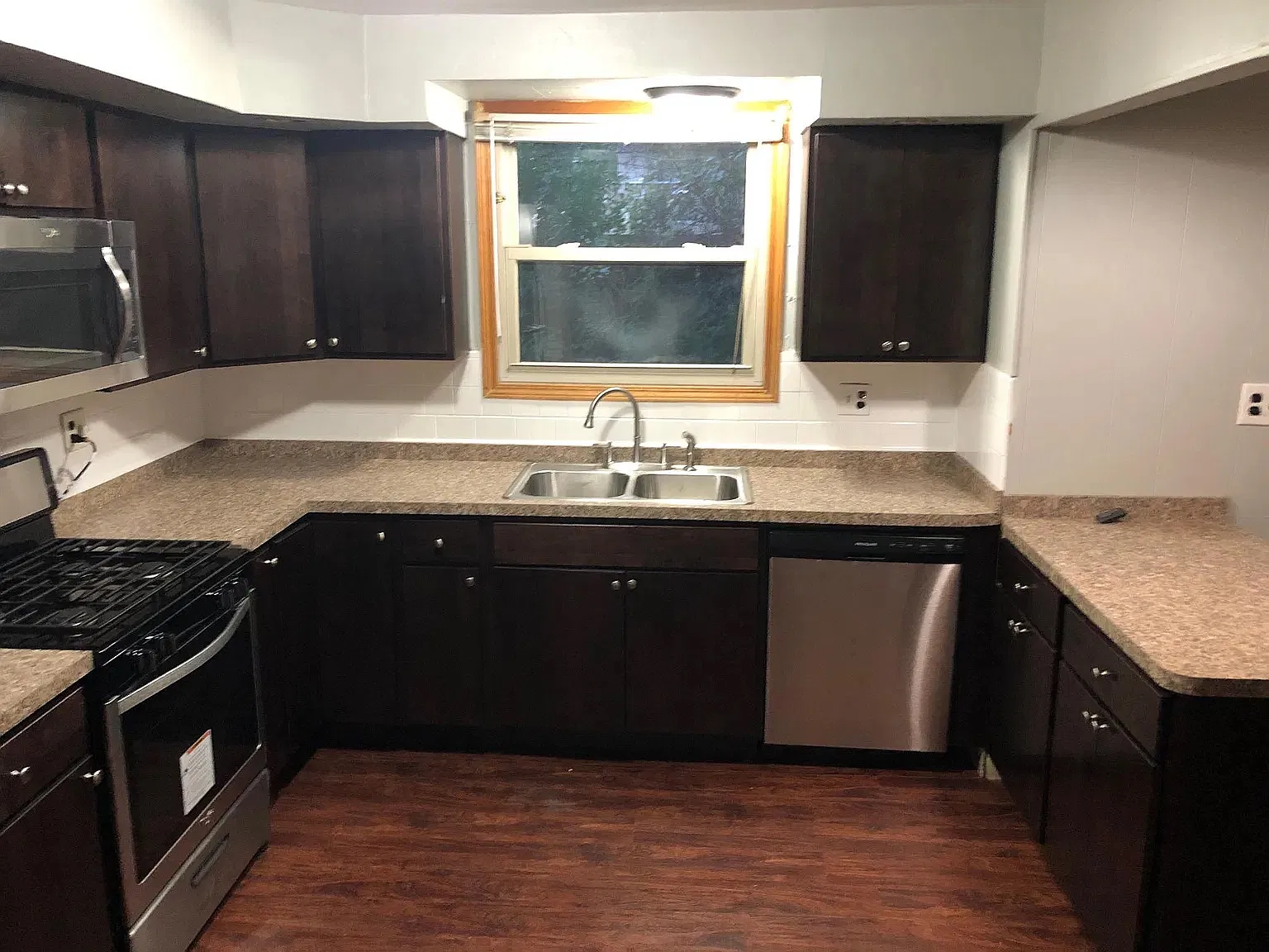 3 bed, 1421 sqft, $2,650 — Photo 2