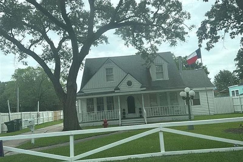 1st image of 2920 Rosedale Dr