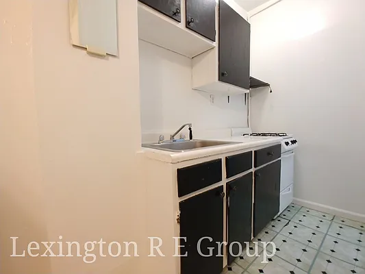 Rented by Lexington Real Estate Group | media 17
