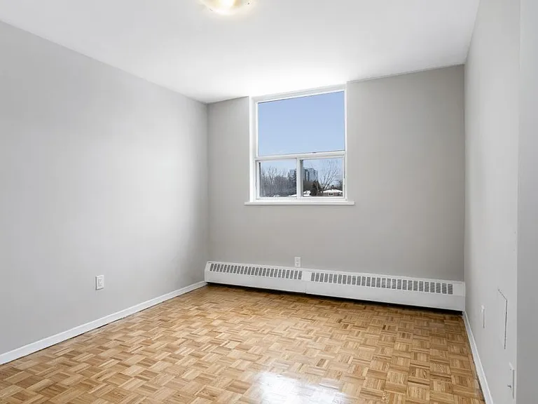 3875 Sheppard Ave E — Photo 18