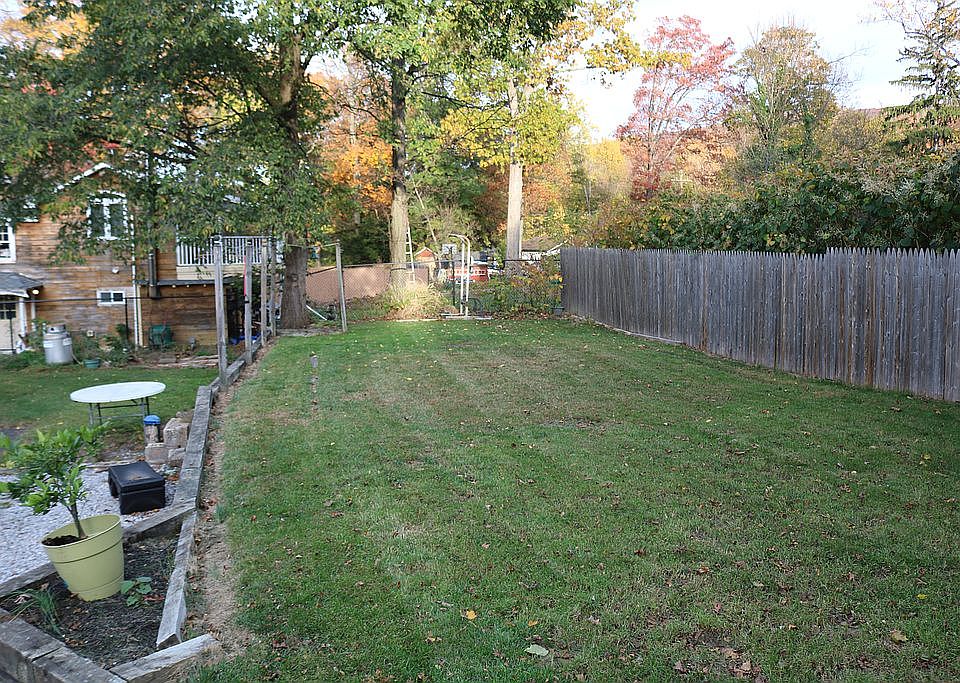 2nd level rear yard 
