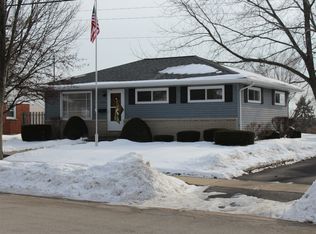 1555 Birch Dr, Waukesha, WI 53188