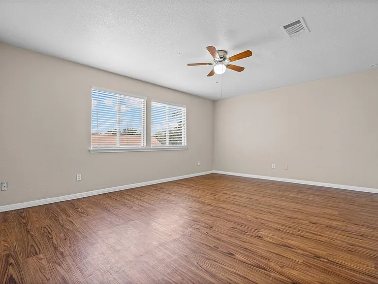 2432 Roundabout Ln — Photo 16