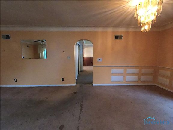 5th image of 651 Park St