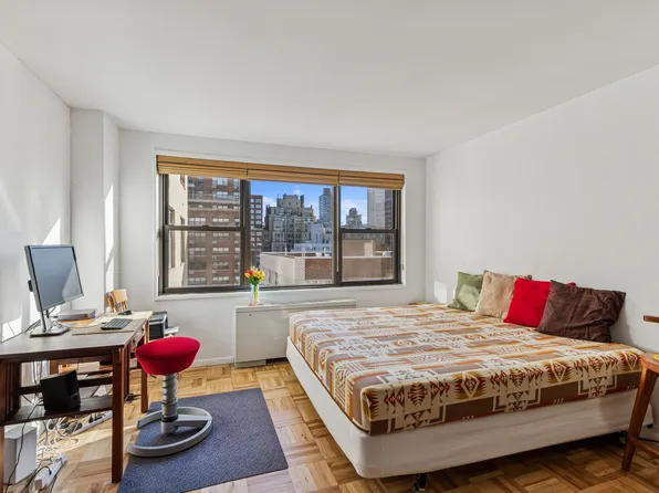 301 East 69th Street image 2 of 11