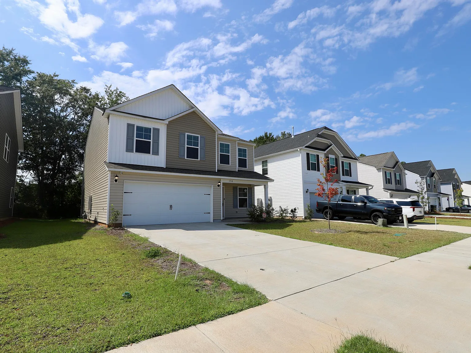 4 bed, 2.5 bath, 2008 sqft, $2,200 — Photo 2
