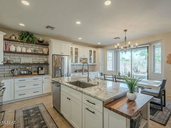 8295 N Rocky Brook Dr, Tucson, AZ 85743