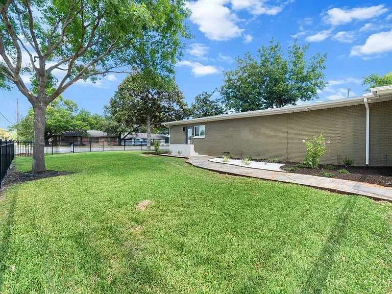 6506 Walnut Hill Ln — Photo 59
