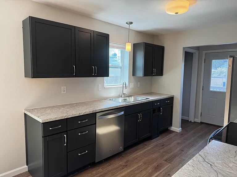 806 10th St SW — Photo 22