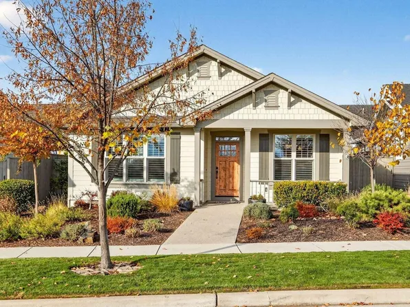3957 Shamrock Dr, Medford, OR 97504