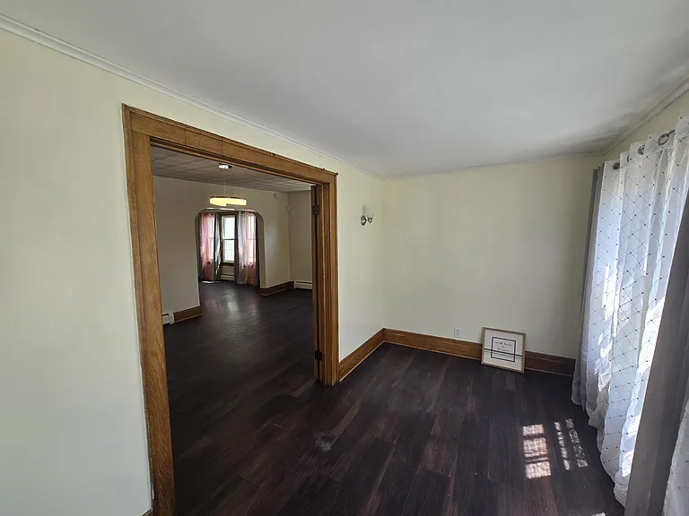 516 Winspear Ave #1 — Photo 4