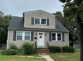 1569 4th St, West Babylon, NY 11704