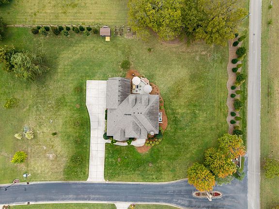 3rd image of 1002 Glastonbury Way