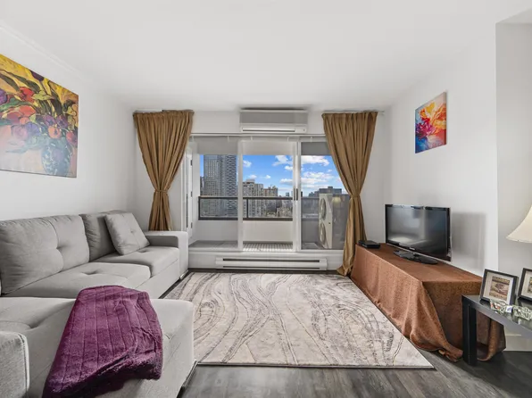 1060 Alberni St #1908, Vancouver, BC V6E 4K2