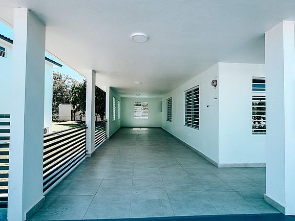 2nd image of 20 Calle Bella Frst