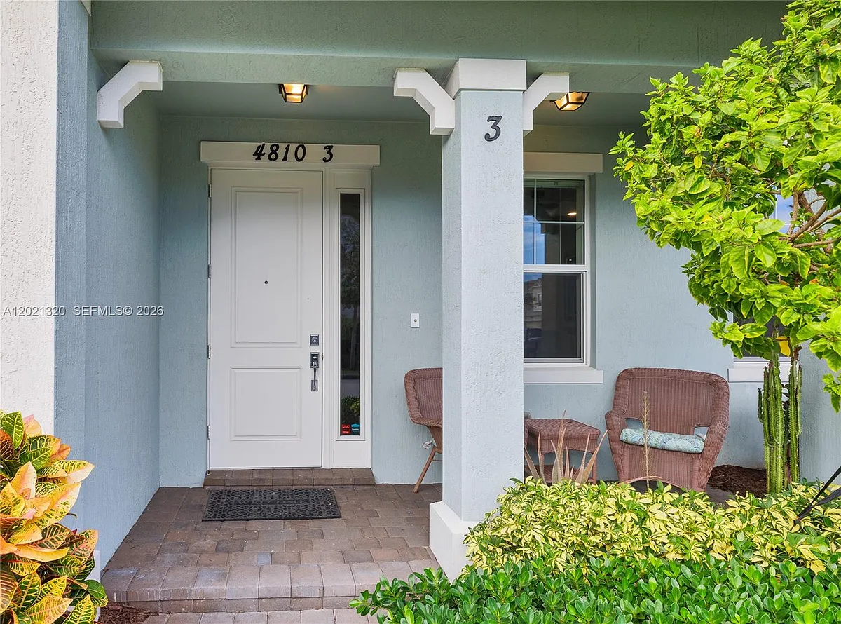 Building Photo - 4810 Eucalyptus Dr #3