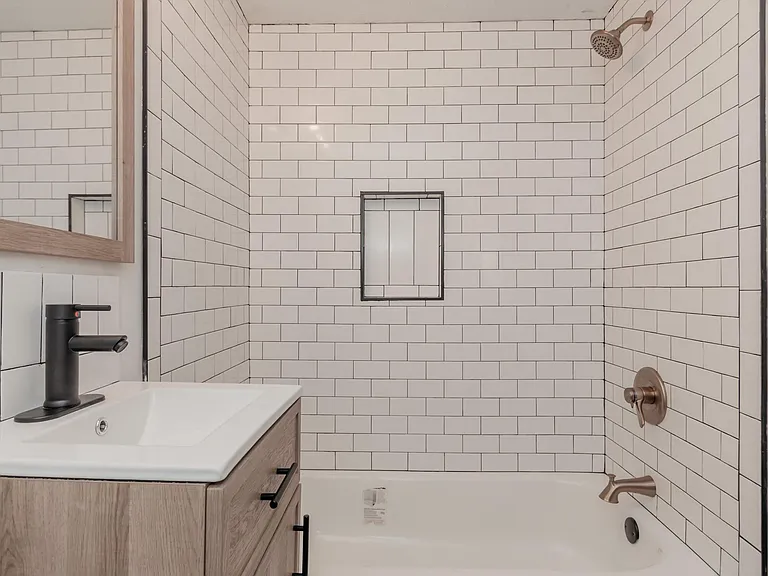 2901 R St #2 — Photo 11