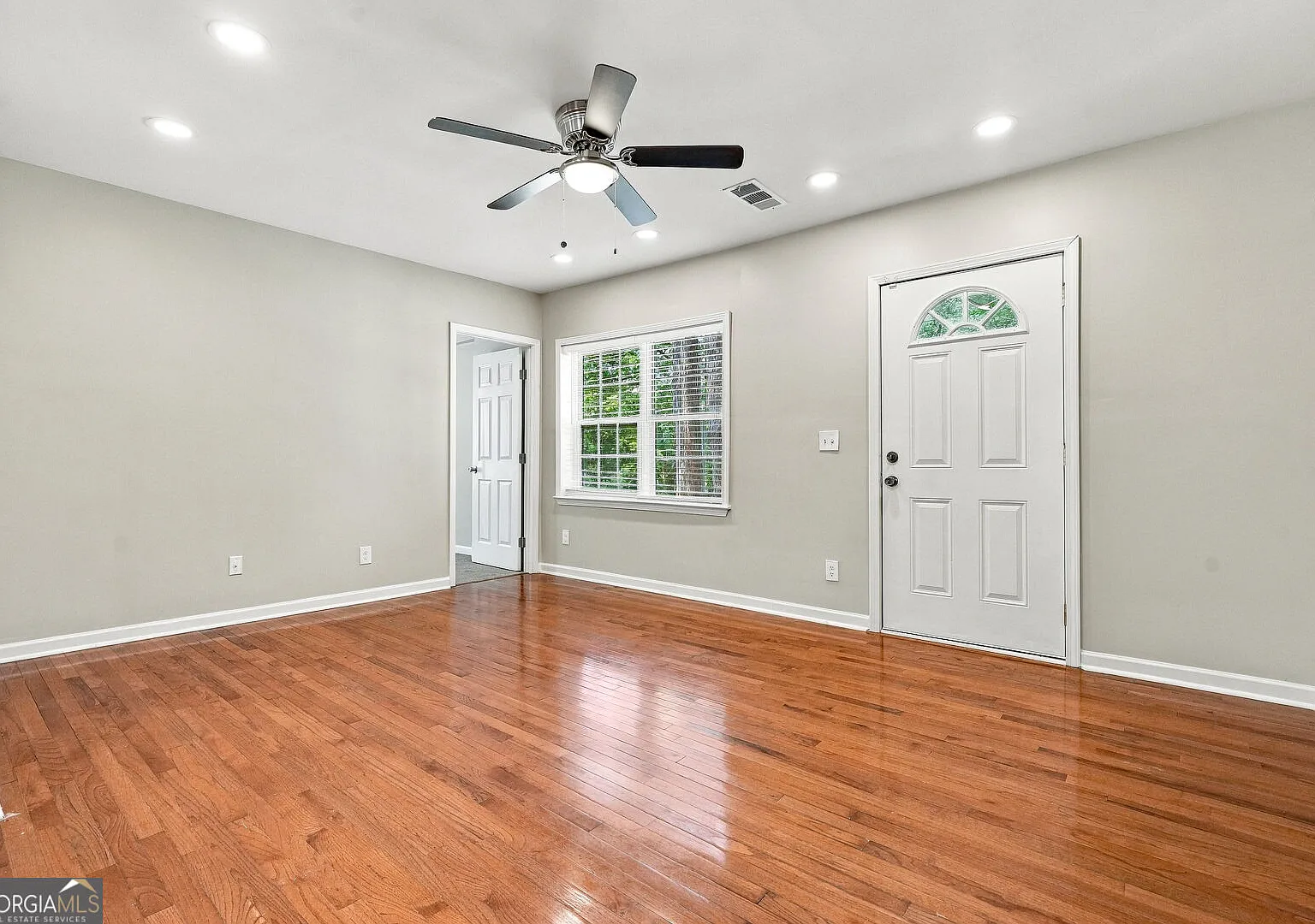 3 bed, 2.0 bath, $2,300 — Photo 2