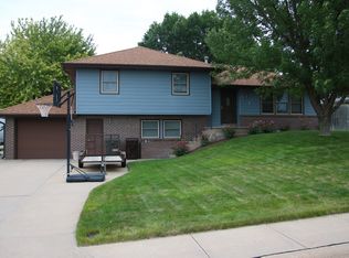 8 Parklane Pl, Kearney, NE 68847