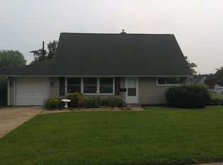 2 Cloister Rd, Levittown, PA 19057