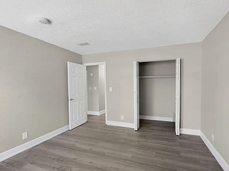 Willow Brooke Apartments — Photo 9