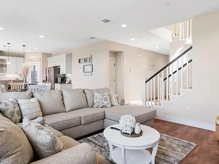 17905 Eastman Ct — Photo 8