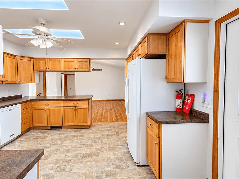 1425 N Sutton Rd — Photo 3