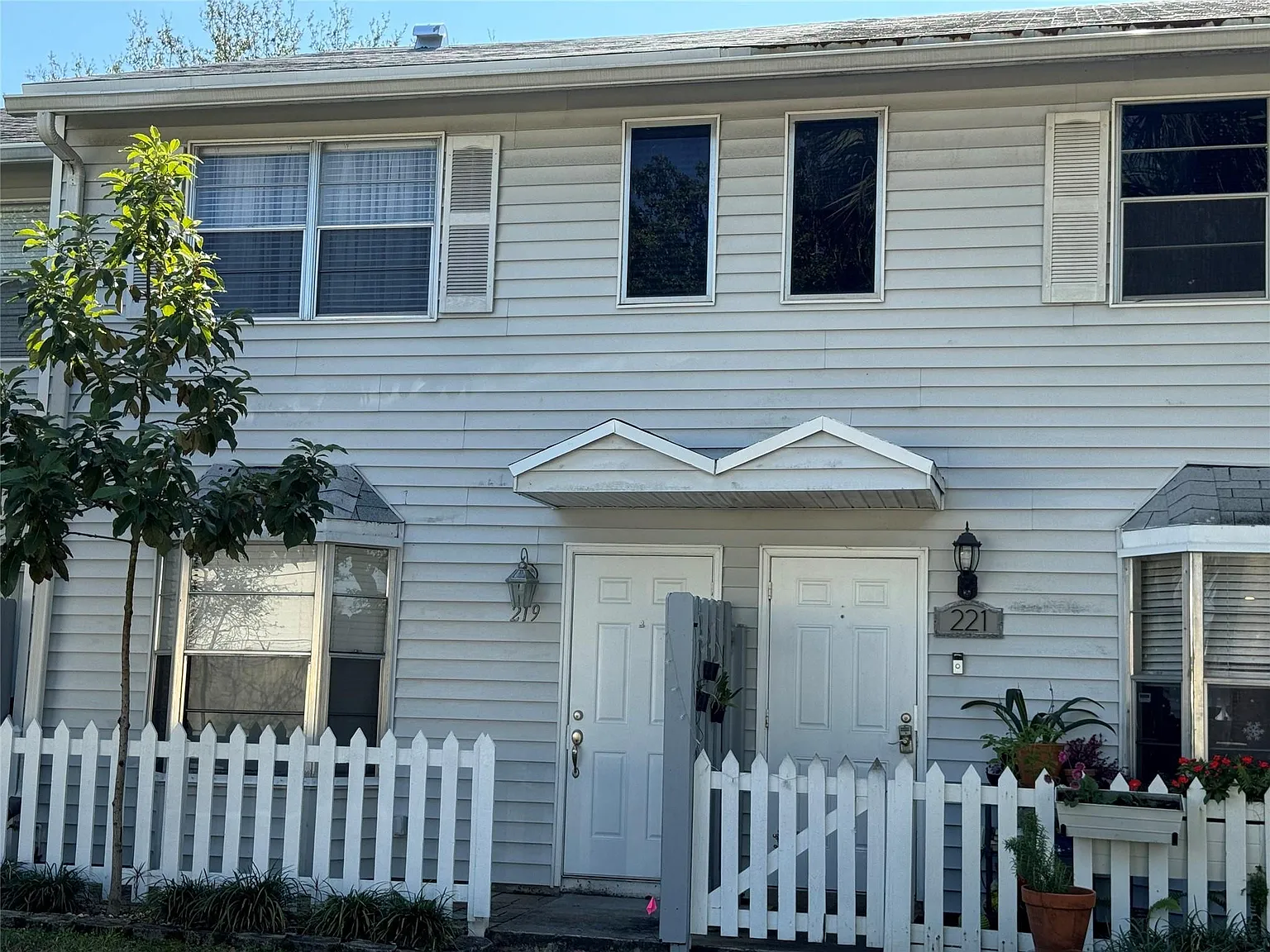 2 bed, 1.5 bath, 1040 sqft, $2,200 — Photo 2