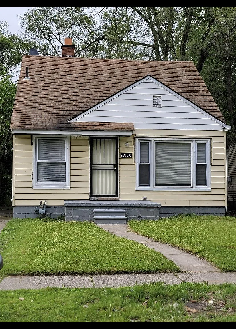 19418 Rutherford St — Photo 1