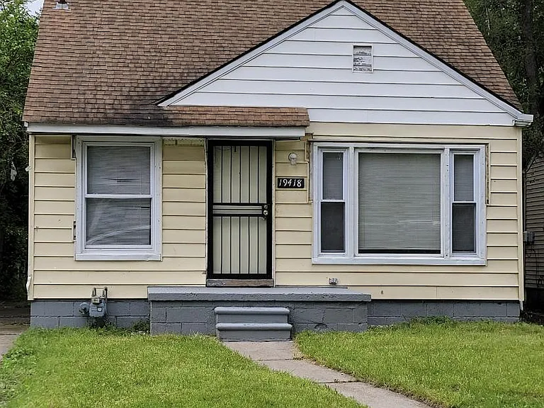 19418 Rutherford St — Photo 1