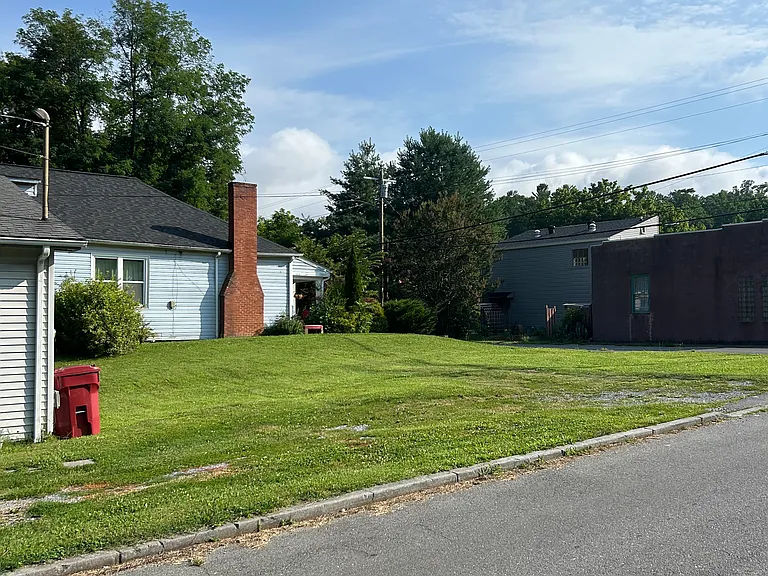 1324 Virginia St — Photo 4