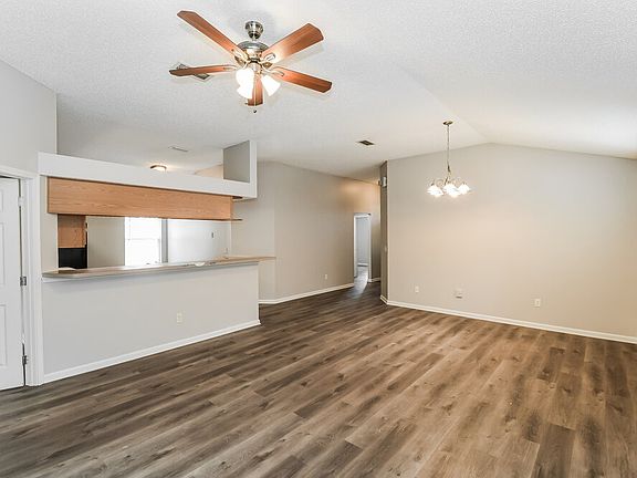 3rd image of 10335 Homard Blvd N