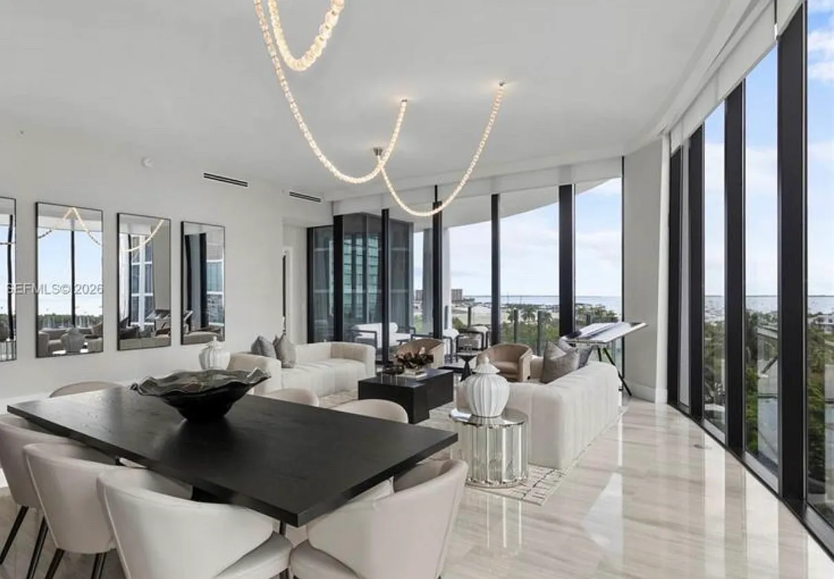 3 bed, 3.5 bath, 3233 sqft, $45,000 — Photo 2