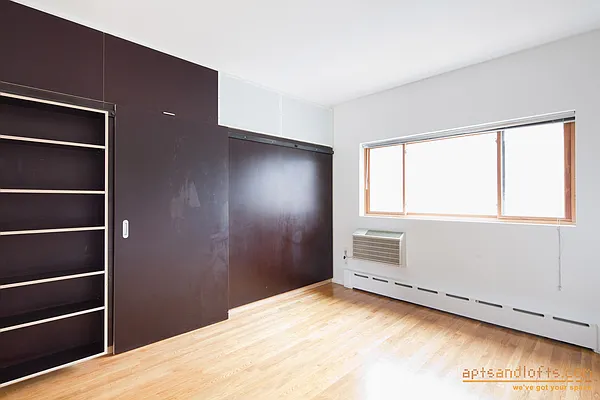 Rented by aptsandlofts.com | media 12