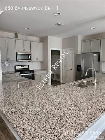 680 Barneswyck Dr #1 — Photo 8