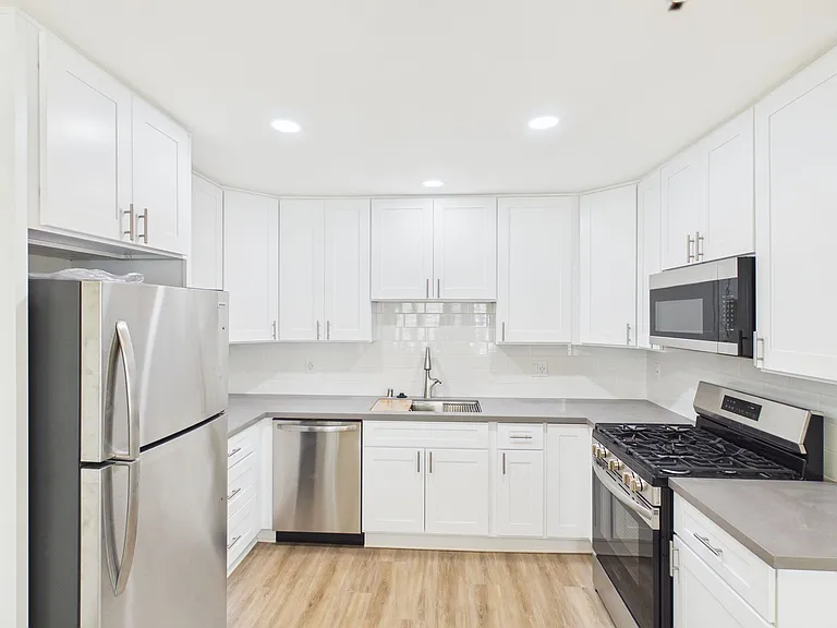 330 W I St — Photo 157
