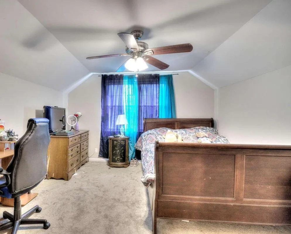 4 bed, 1357 sqft, $1,800 — Photo 2