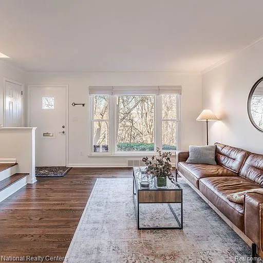 2 bed, 1.5 bath, 1227 sqft, $3,185 — Photo 4