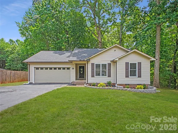 7382 Summit Dr, Denver, NC 28037