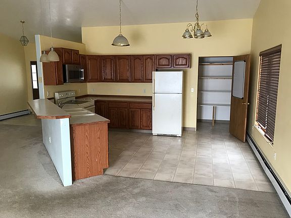 Kitchen, island & pantry