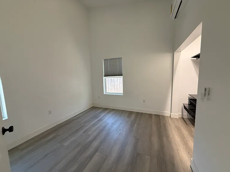 5827 Amaya Dr — Photo 15