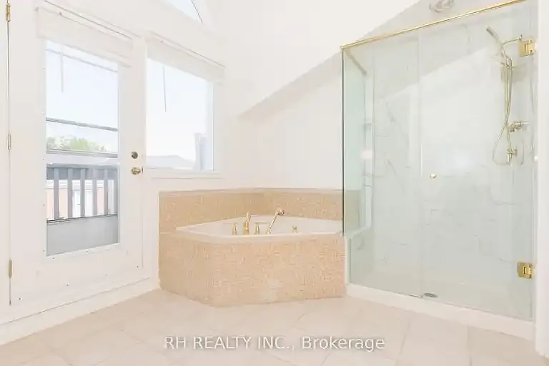 1820 Lake Shore Blvd E #1A — Photo 3