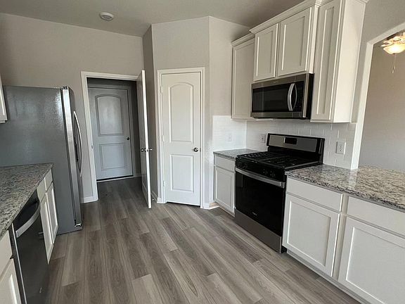 4th image of 2108 Yarbrough Dr