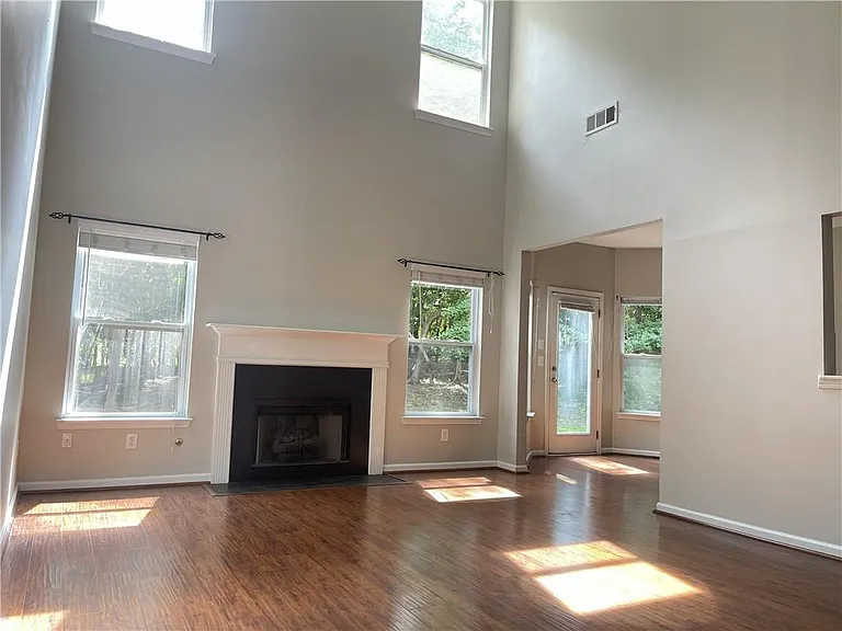 385 Blackwood Ln — Photo 9