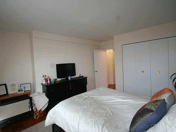 4th image of 868 E Broadway #7