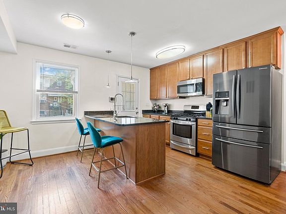 4th image of 1621 R St SE