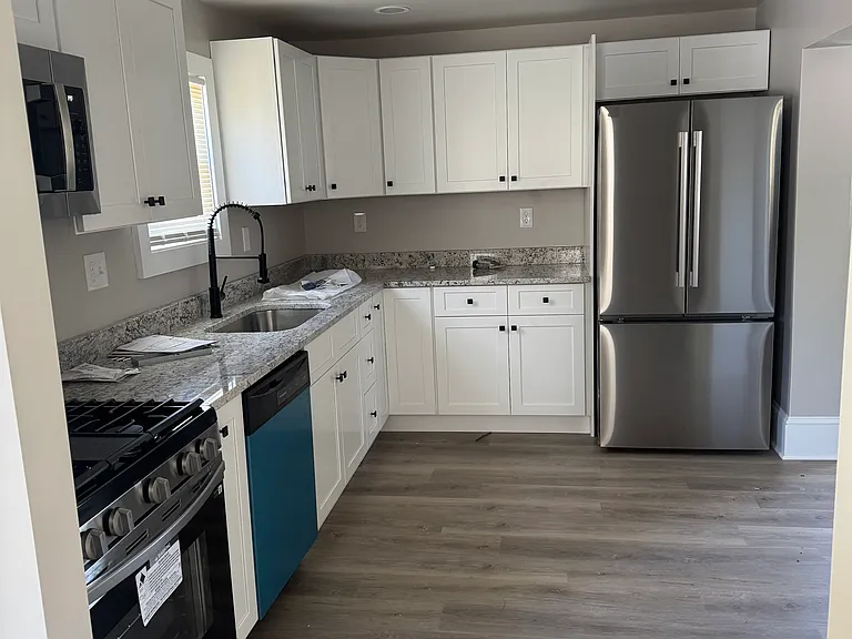 515 Mace Ave — Photo 1