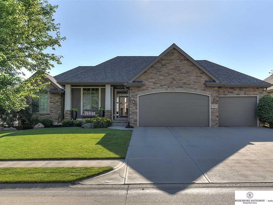 1st image of 626 S 196th Ave
