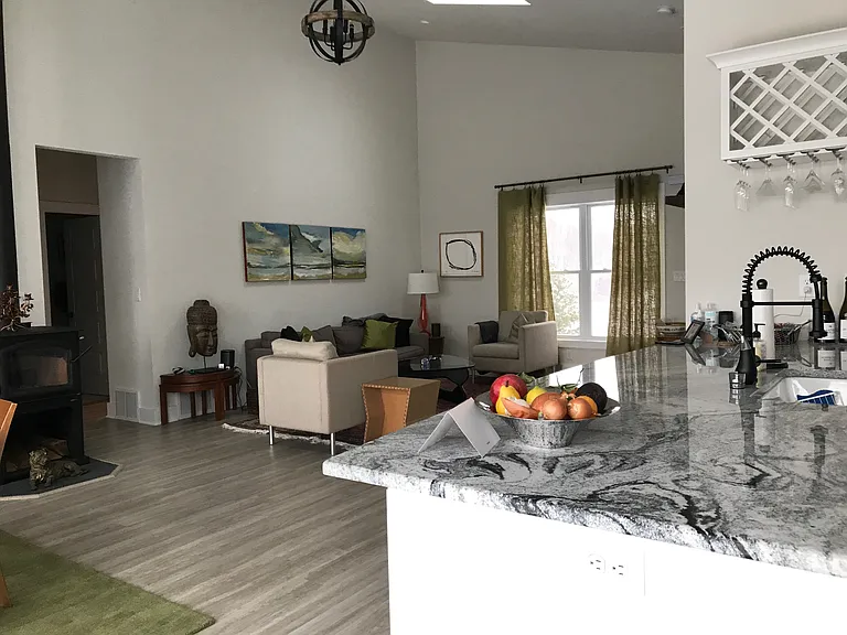 16 Lucas Ln — Photo 4