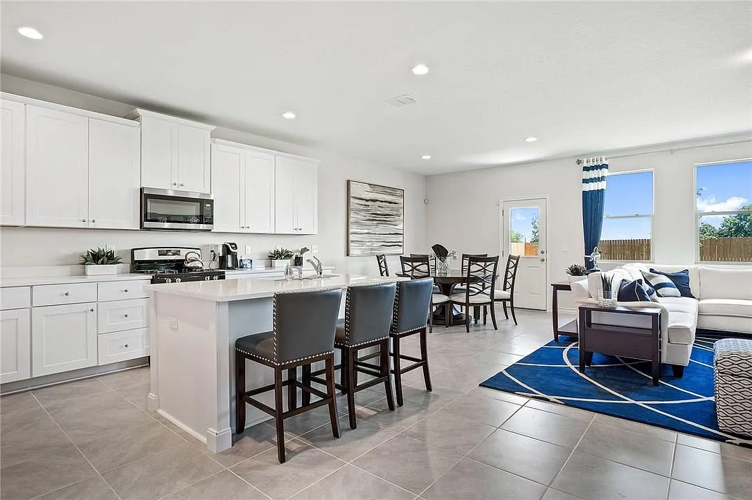 3 bed, 2.5 bath, 1643 sqft, $2,250 — Photo 3